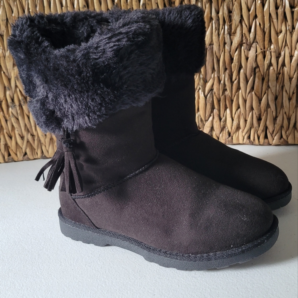 EUC Makaklu California Girls Winter Boots